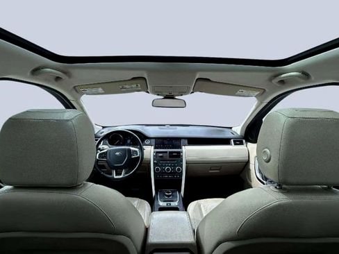 Used 2017 Land Rover Discovery Sport HSE image 10