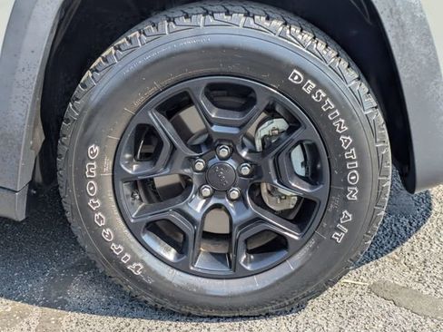 Used 2022 Jeep Cherokee Latitude AWD/4WD image 11
