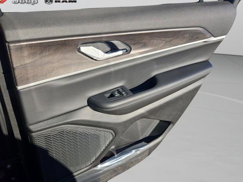 New 2025 Jeep Grand Cherokee L Limited RWD image 28