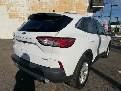 Used 2022 Ford Escape SE image 5
