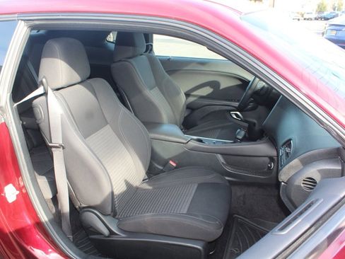 Used 2018 Dodge Challenger SXT image 12