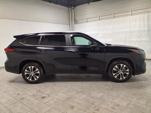 Used 2023 Toyota Highlander XLE image 10