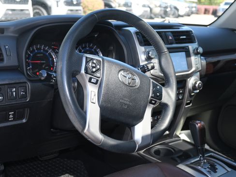 Used 2016 Toyota 4Runner SR5 image 9