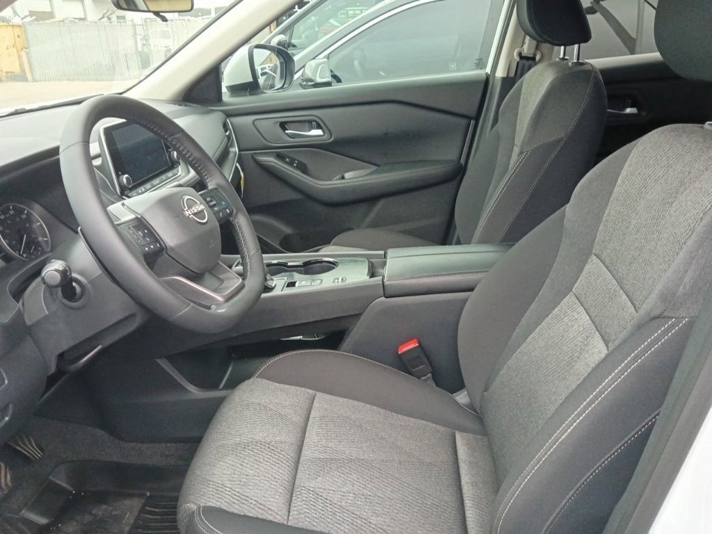 Used 2026 Nissan Rogue SV FWD image 8