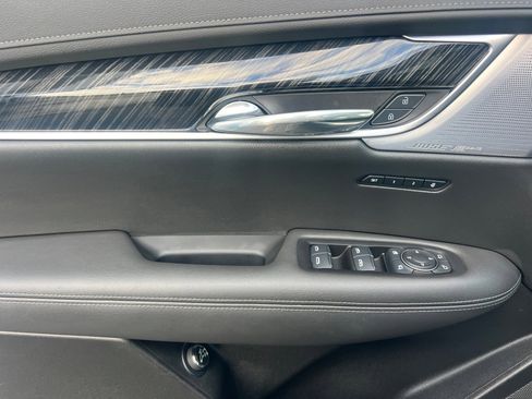 Certified 2025 Cadillac XT6 Premium Luxury image 10