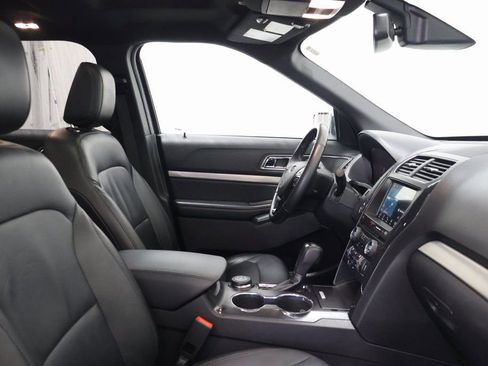 Used 2018 Ford Explorer XLT w/ Equipment Group 202A image 21