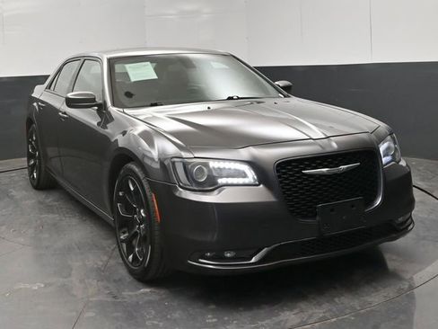 Used 2019 Chrysler 300 S image 2