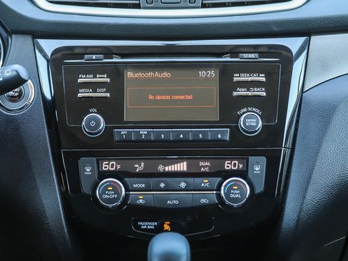 Used 2016 Nissan Rogue SV FWD image 14