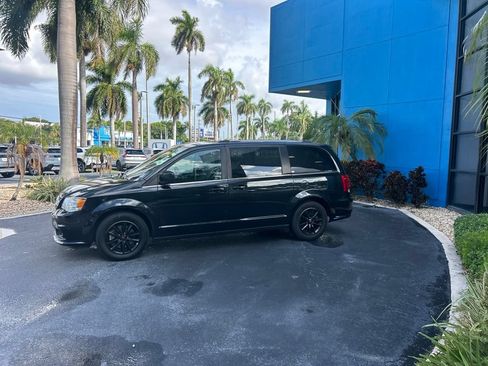Used 2020 Dodge Grand Caravan SXT FWD image 4