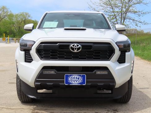 Used 2025 Toyota Tacoma TRD Sport AWD/4WD image 16