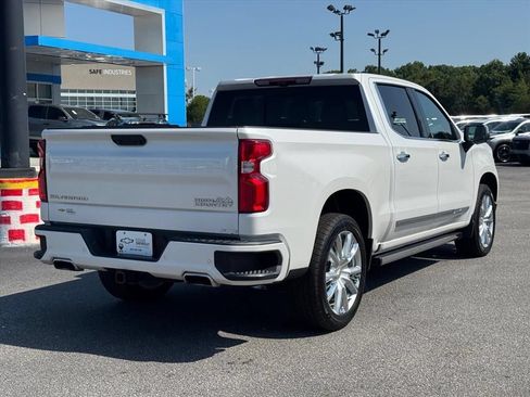 Used 2023 Chevrolet Silverado 1500 High Country w/ High Country Premium Package AWD/4WD image 3