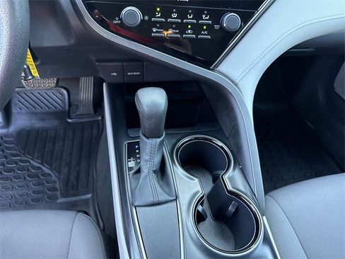 Used 2020 Toyota Camry LE image 26