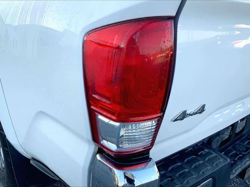 Used 2017 Toyota Tacoma SR5 image 25