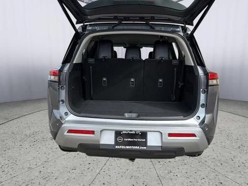 Used 2025 Nissan Pathfinder SL AWD/4WD image 18