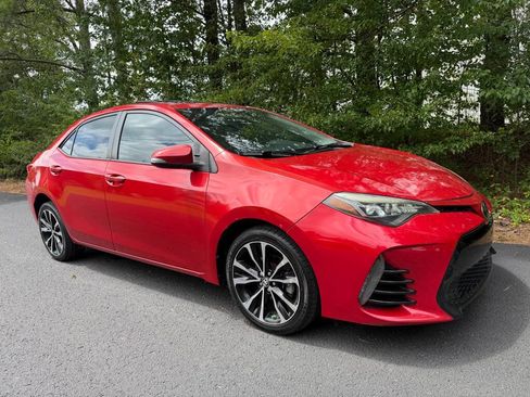 Used 2017 Toyota Corolla SE w/ SE Premium Package FWD image 1
