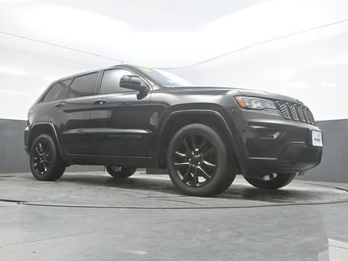 Used 2018 Jeep Grand Cherokee Altitude AWD/4WD image 30