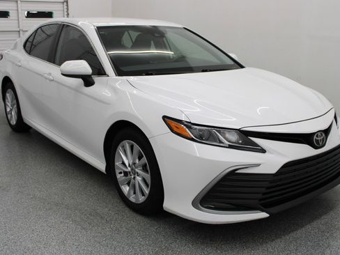 Used 2021 Toyota Camry LE FWD image 4
