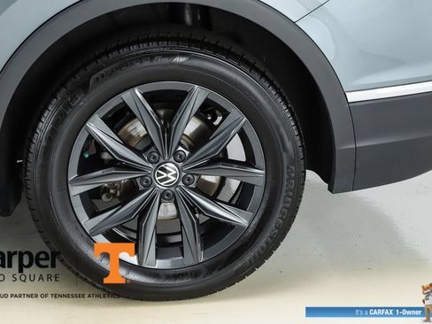 Used 2024 Volkswagen Tiguan SE w/ Panoramic Sunroof Package FWD image 6