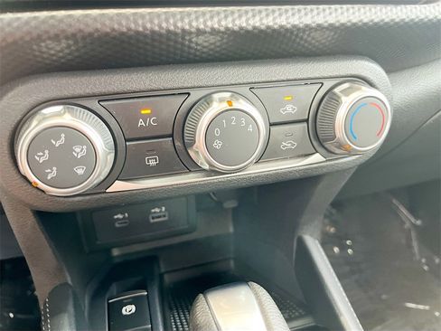 Used 2024 Nissan Kicks SV image 15