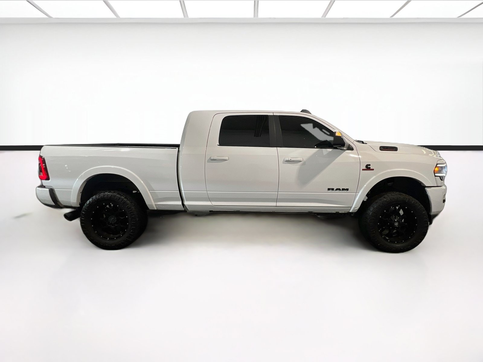 Used 2020 RAM 2500 Laramie w/ Night Edition AWD/4WD image 25