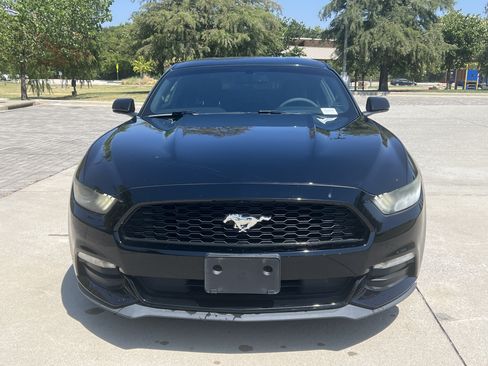 Used 2017 Ford Mustang Coupe RWD image 3