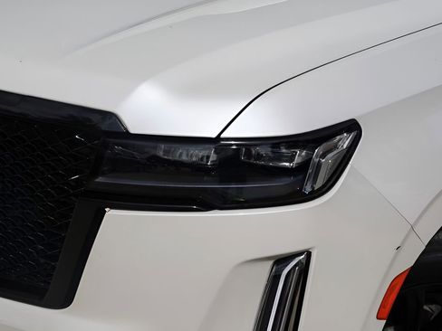 Used 2024 Cadillac Escalade Sport w/ LPO, ONYX Package image 3