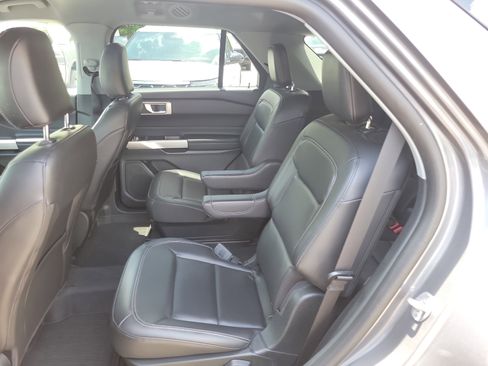 Used 2023 Ford Explorer XLT w/ Equipment Group 202A AWD/4WD image 19