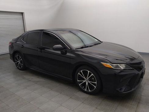 Used 2018 Toyota Camry SE image 11