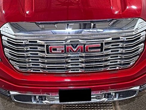 Used 2024 GMC Sierra 1500 Denali w/ Technology Package AWD/4WD image 4
