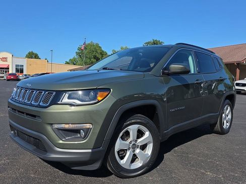 Used 2018 Jeep Compass Latitude w/ Safe & Security Group AWD/4WD image 1
