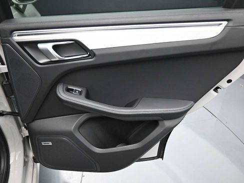 Certified 2020 Porsche Macan Turbo AWD/4WD image 20