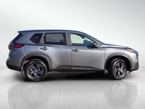 Used 2026 Nissan Rogue SV FWD image 3