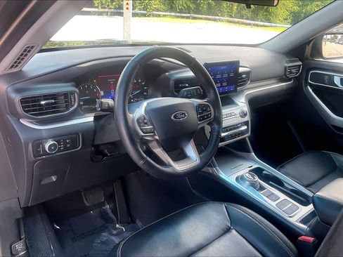 Used 2021 Ford Explorer XLT w/ Equipment Group 202A RWD image 18
