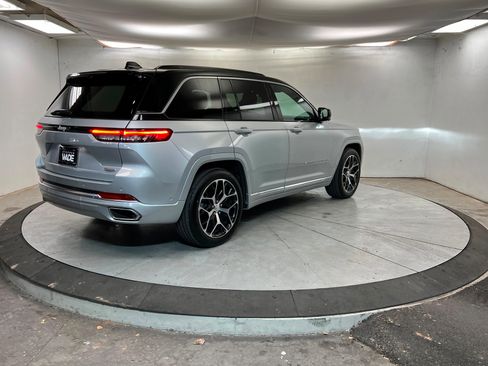 Used 2024 Jeep Grand Cherokee Summit image 5