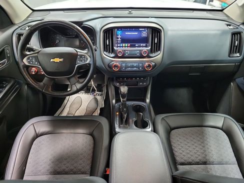 Used 2022 Chevrolet Colorado Z71 AWD/4WD image 3
