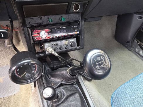 Used 1987 Toyota Pickup Deluxe AWD/4WD image 13