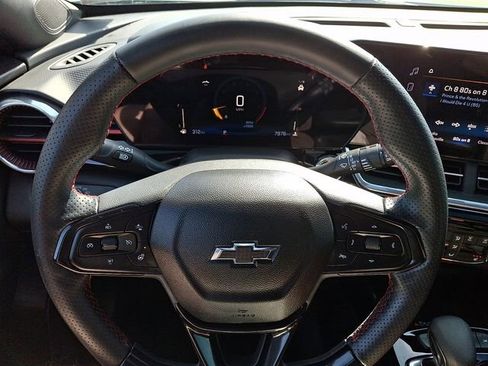 Used 2024 Chevrolet Trax RS w/ Sunroof Package FWD image 19