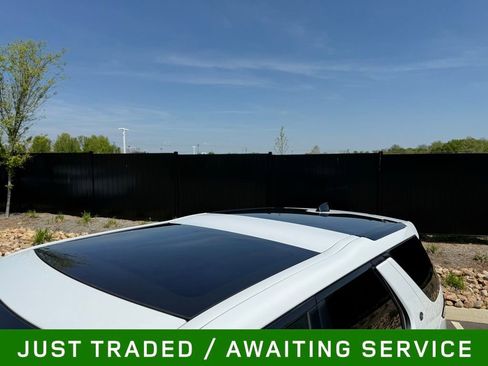 Used 2018 Land Rover Discovery SE AWD/4WD image 12