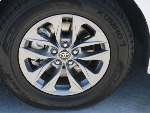Certified 2024 Toyota Sienna LE AWD/4WD image 9
