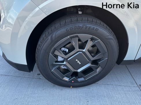 New 2026 Kia Carnival EX image 8