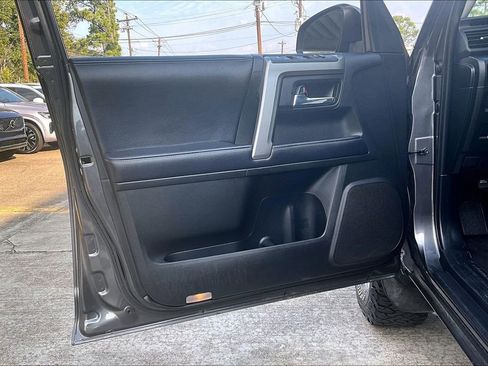 Used 2018 Toyota 4Runner SR5 Premium image 24