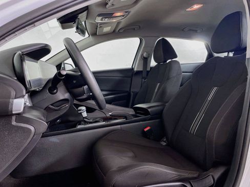 Used 2024 Hyundai Elantra SEL FWD image 5