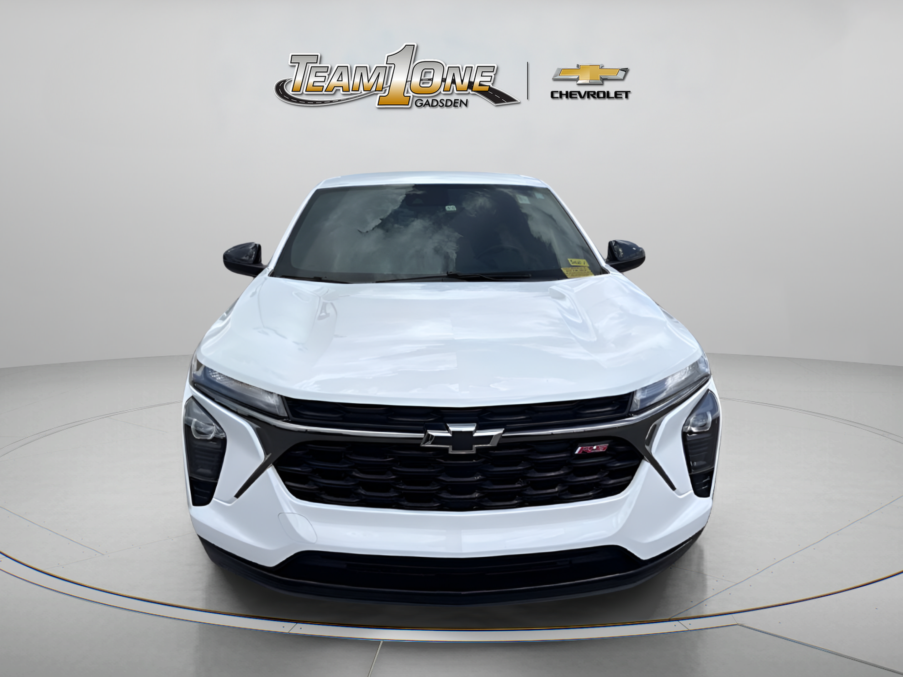 Used 2025 Chevrolet Trax RS FWD image 2