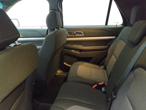 Used 2016 Ford Explorer XLT image 18