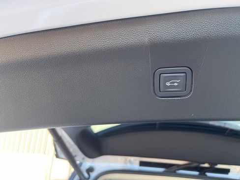 Used 2024 Buick Enclave Avenir w/ Avenir Technology Package image 11