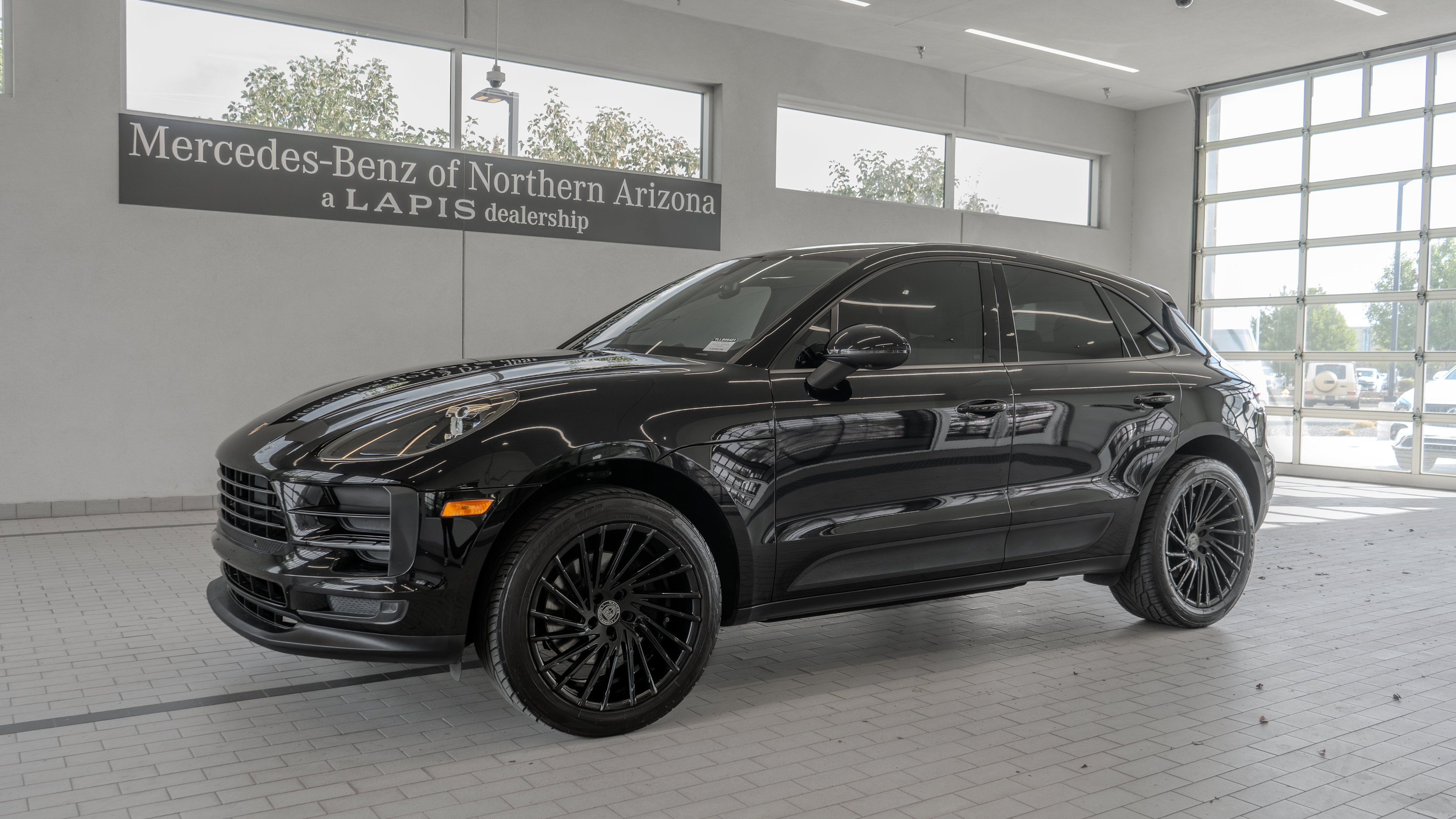 Used 2020 Porsche Macan AWD/4WD image 3