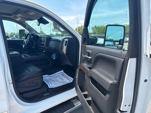 Used 2018 GMC Sierra 2500 Denali w/ Duramax Plus Package AWD/4WD image 8