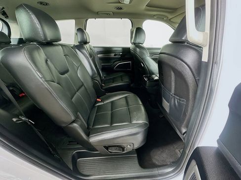 Certified 2023 Kia Telluride EX w/ EX Captain's Chair Package AWD/4WD image 8