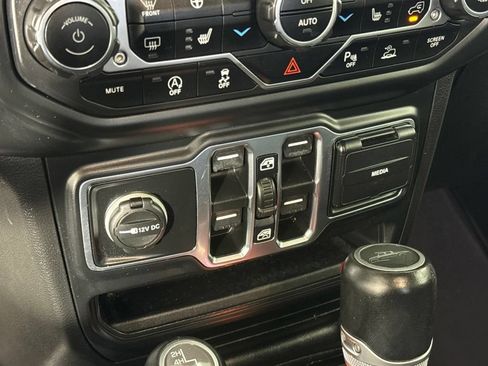 Certified 2021 Jeep Gladiator Overland AWD/4WD image 17