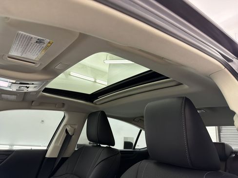 Used 2023 Lexus ES 300h w/ Luxury Package FWD image 16